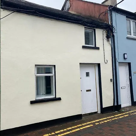 2 Bed Townhouse Eyre Square Centre Apartment