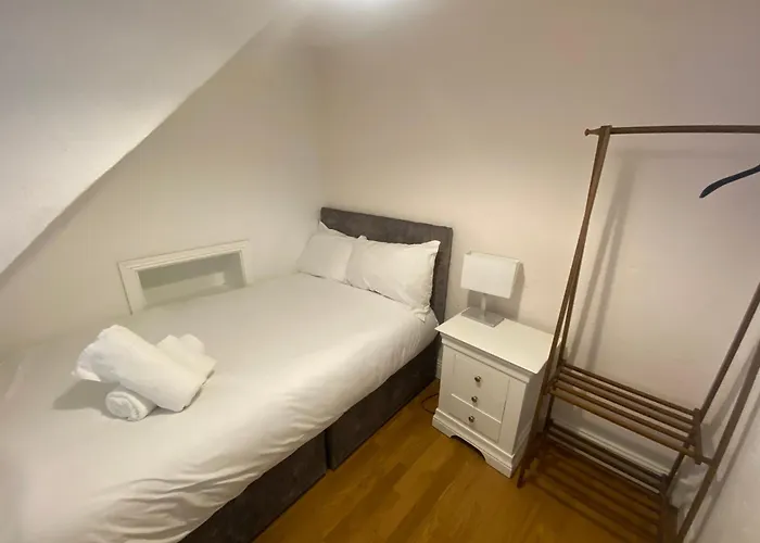 2 Bed Townhouse Eyre Square Centre * Galway