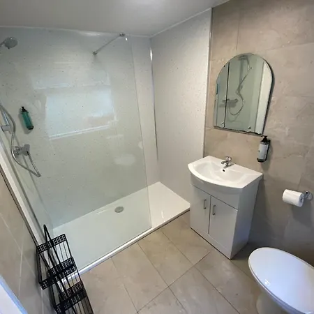 Apartment 2 Bed Townhouse Eyre Square Centre *