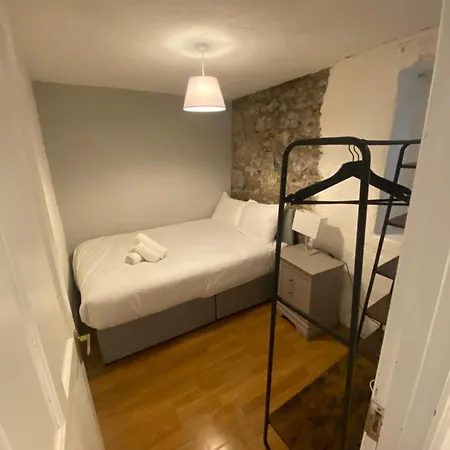 2 Bed Townhouse Eyre Square Centre *